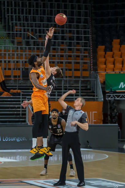 传中路线多 传中路线多